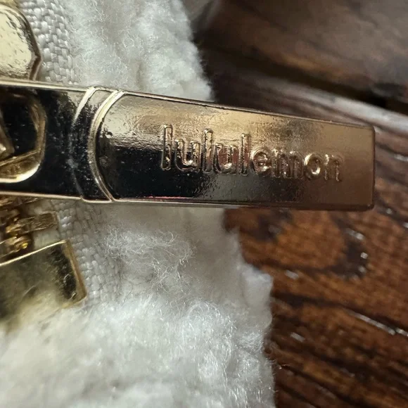 lululemon athletica Cream Crossbody Belt Bag - Picture 14 of 16